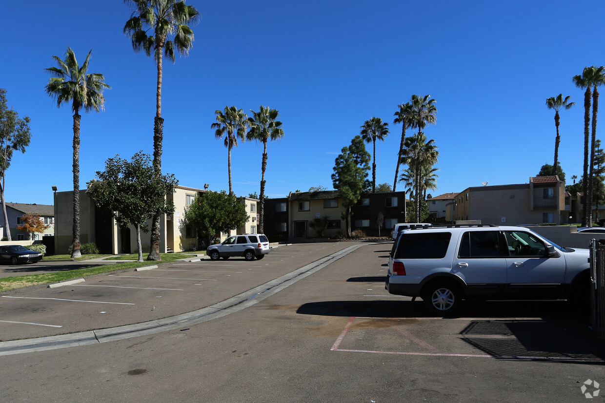 Parking Area - Sunshine Gardens