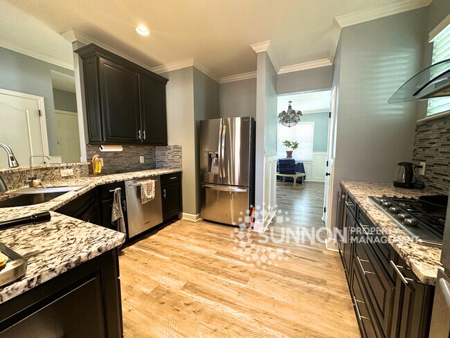Foto del edificio - Live your best Lake Life 4 BR 2.5 BA