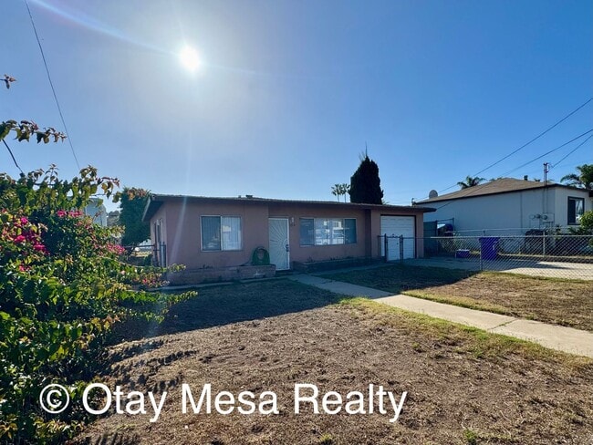 Building Photo - Charming 2-Bedroom Home with Expansive Out...