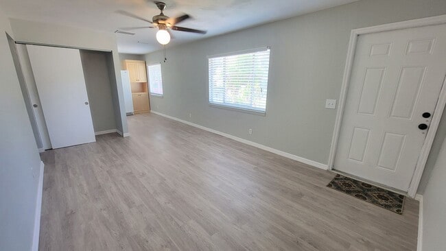 Building Photo - 617 59th Ave Dr W