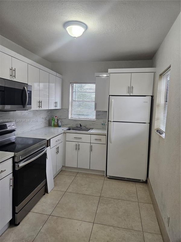 Foto del edificio - 2952 NW 5th Ave