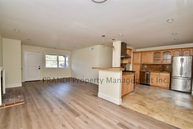 Building Photo - Splendid 3 Bedroom Home in Strawberry Manor!