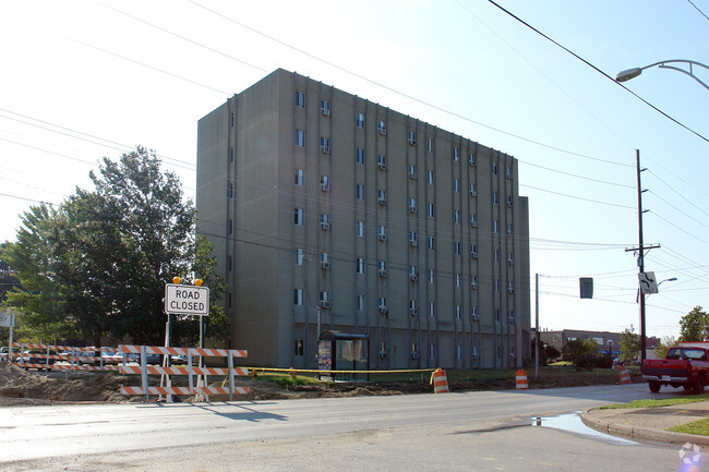 Building Photo - White Oak Manor