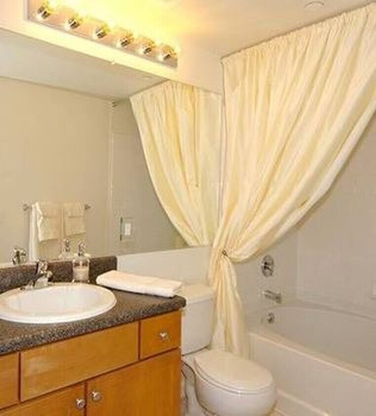 Foto del edificio - 1299 Corporate Dr