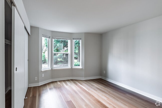 2BR, 2BA - 1000SF - Primary Bedroom - Martine Apartments