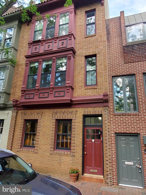 Building Photo - 335 S 4th St
