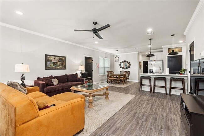 Foto del edificio - 902 Fairview Ave