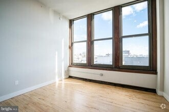 Building Photo - 1300 S 19th St
