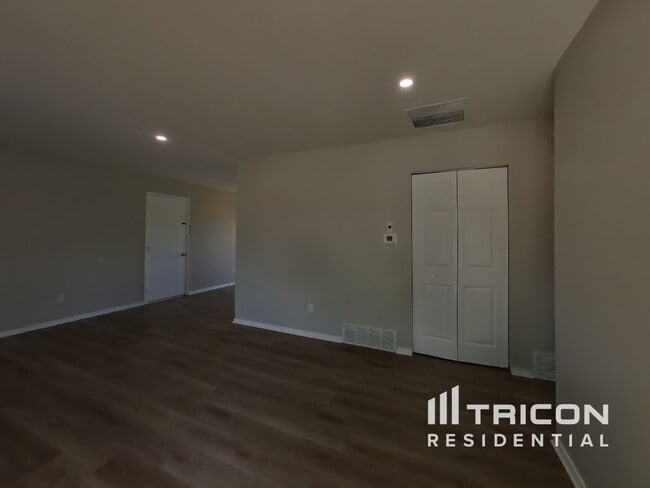 Building Photo - 6640 Brook Forest Dr