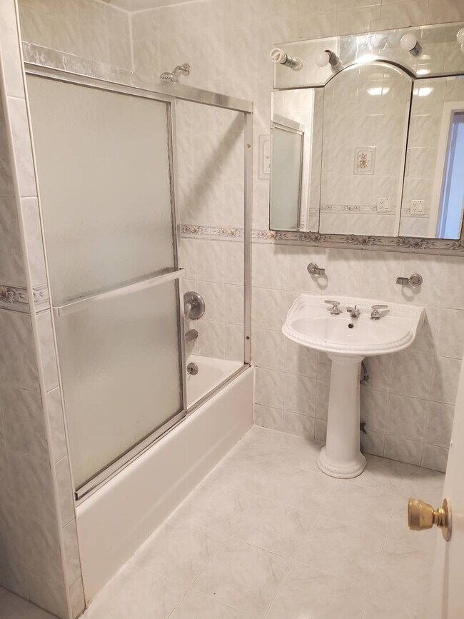 Foto del edificio - 2081 E 57th St