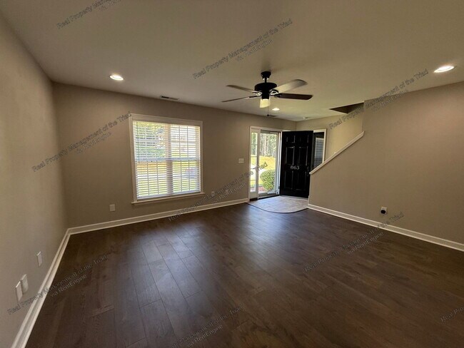 Foto del edificio - 863 Valleystream Rd
