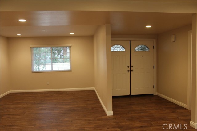 Building Photo - 1560 Country Club Dr