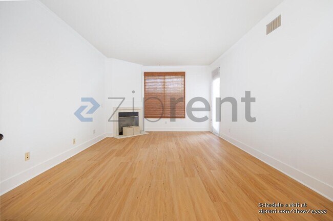Foto del edificio - 12376 Carmel Country Rd