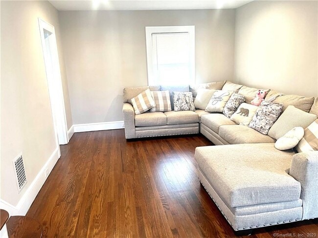 Building Photo - 231 Nichols Ave