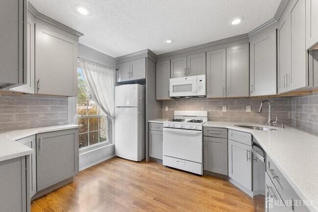 Foto del edificio - 39 Goodwin Dr