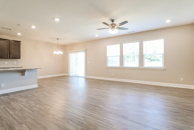 Building Photo - 231 Pilsen Dr