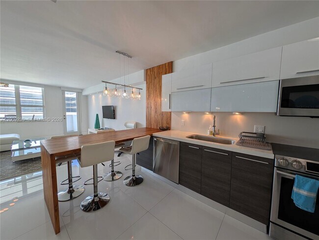 Foto del edificio - 100 Lincoln Rd