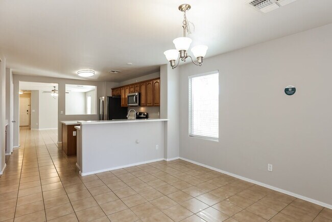 Foto del edificio - 17746 W Red Bird Rd