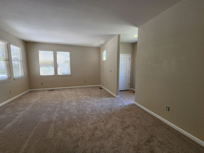 Building Photo - 3 Bedroom Home in Gardnerville Ranchos