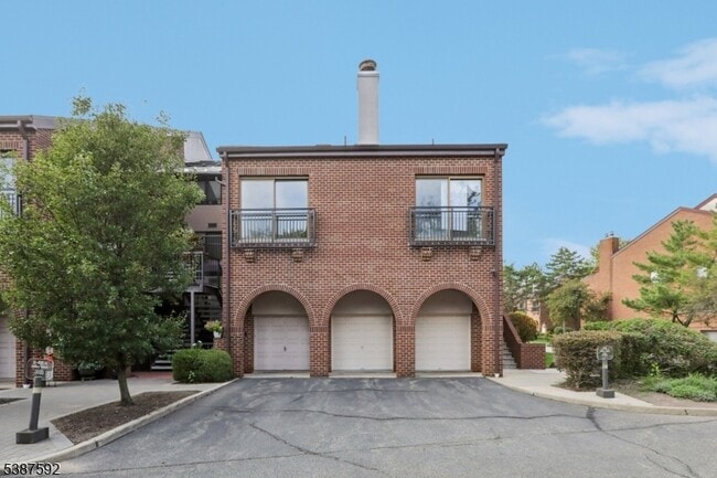 Building Photo - 5 Millay Ct