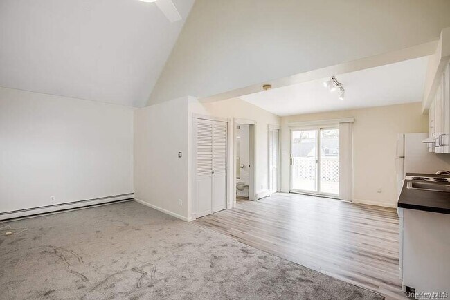 Building Photo - 75 Maxwell Ave