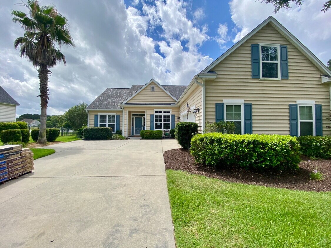 Primary Photo - Spacious Four Bedroom Home w/ Oversized Fe...
