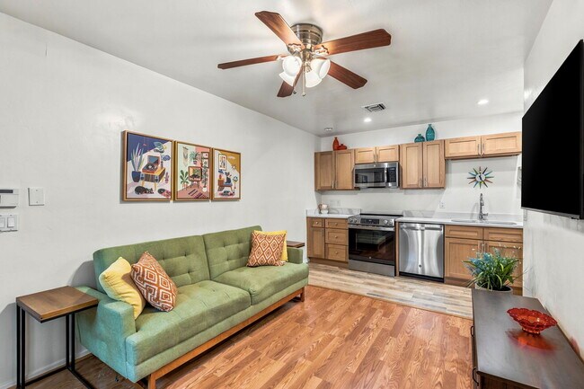 Foto del edificio - 2724 N Gill Ave