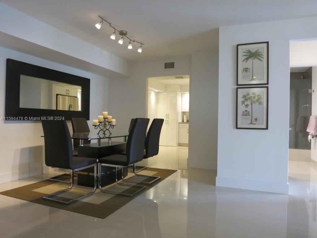 Foto principal - 1111 Crandon Blvd