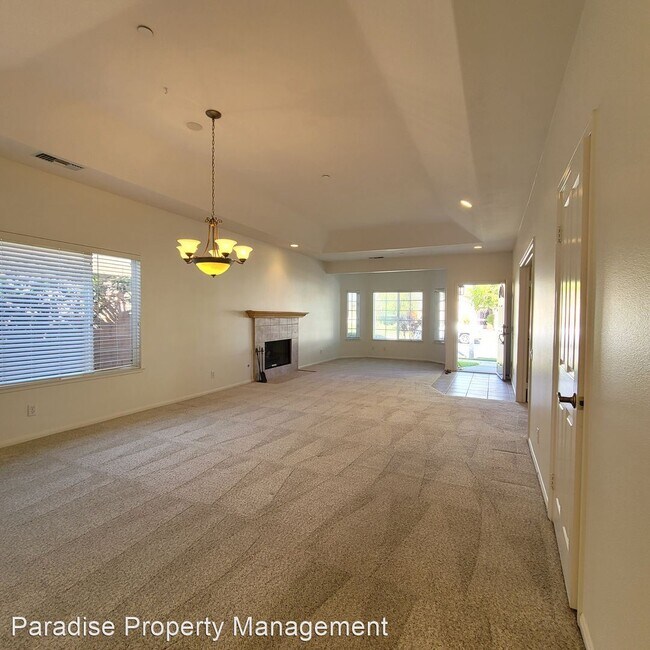 Foto del edificio - 4 br, 3 bath House - 329 Roosevelt Ave.