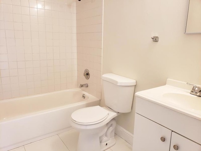 Foto del edificio - 2/1  Duplex in Lake Worth