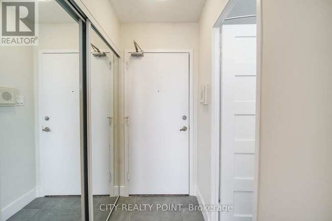 Photo du bâtiment - 666 Spadina Ave.