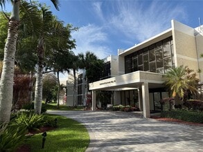 Building Photo - 16500 Golf Club Rd