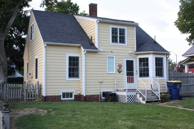 Building Photo - Adorable Home For Rent!