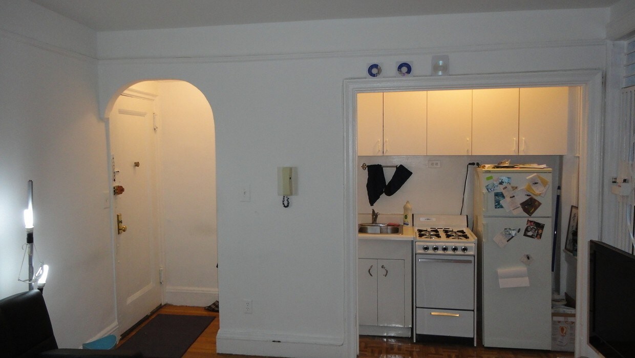 Kitchen - 210-214 E 75 St