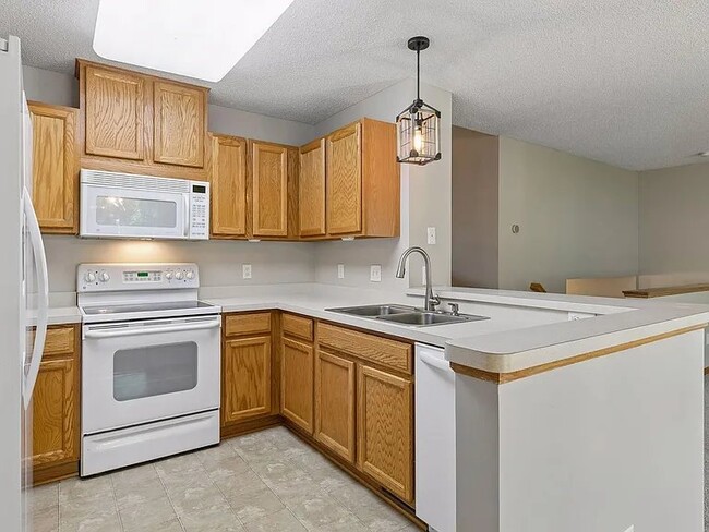 Building Photo - 2085 St Johns Ct
