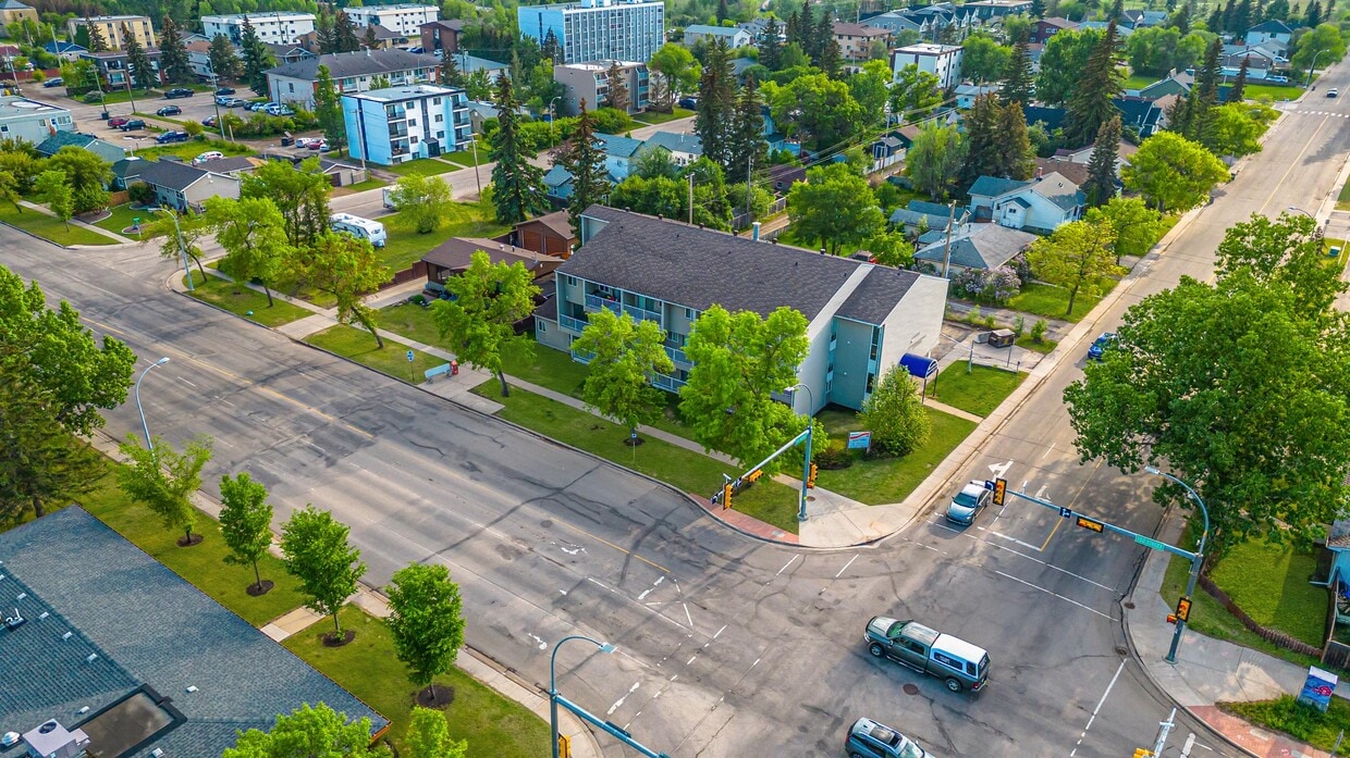 Building Photo - 10201-10108 108 Ave