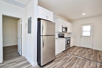 Building Photo - 312 N Hartford St