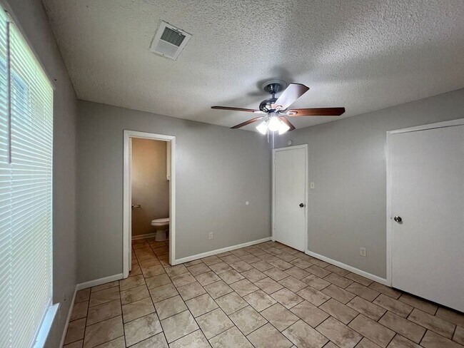 Foto del edificio - 7939 W Sandidge Rd