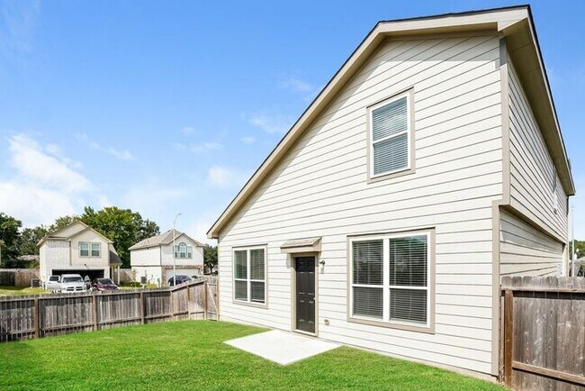 Foto del edificio - 23715 Goodfellow Dr