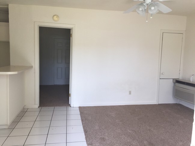Building Photo - 861 Campus Cir