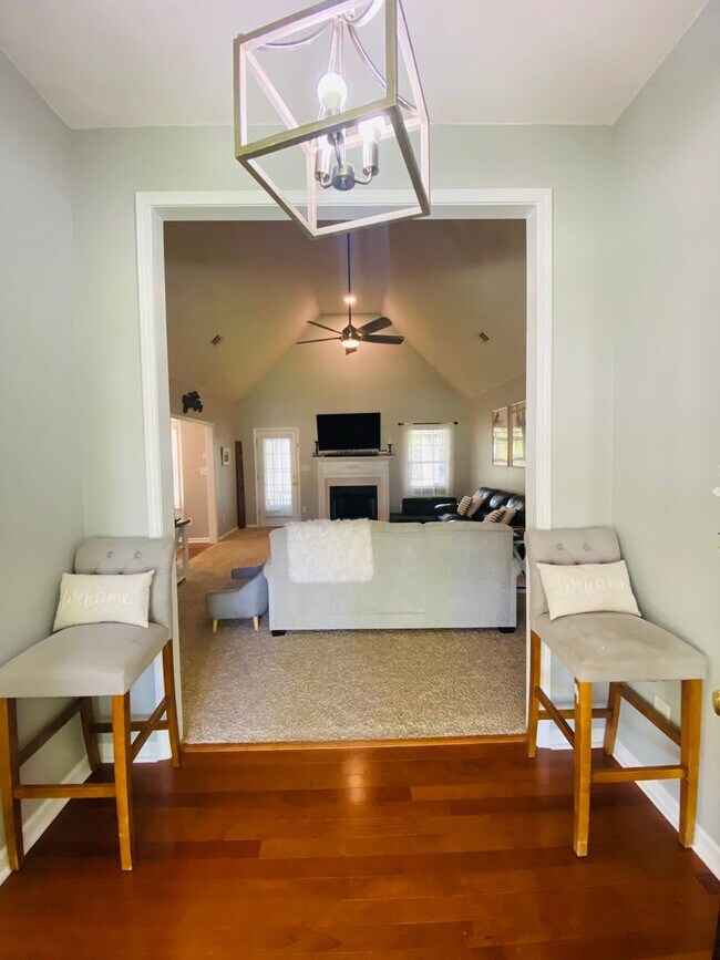 Building Photo - Charming 4 bed/3 bath in Walkers Grove! (P...