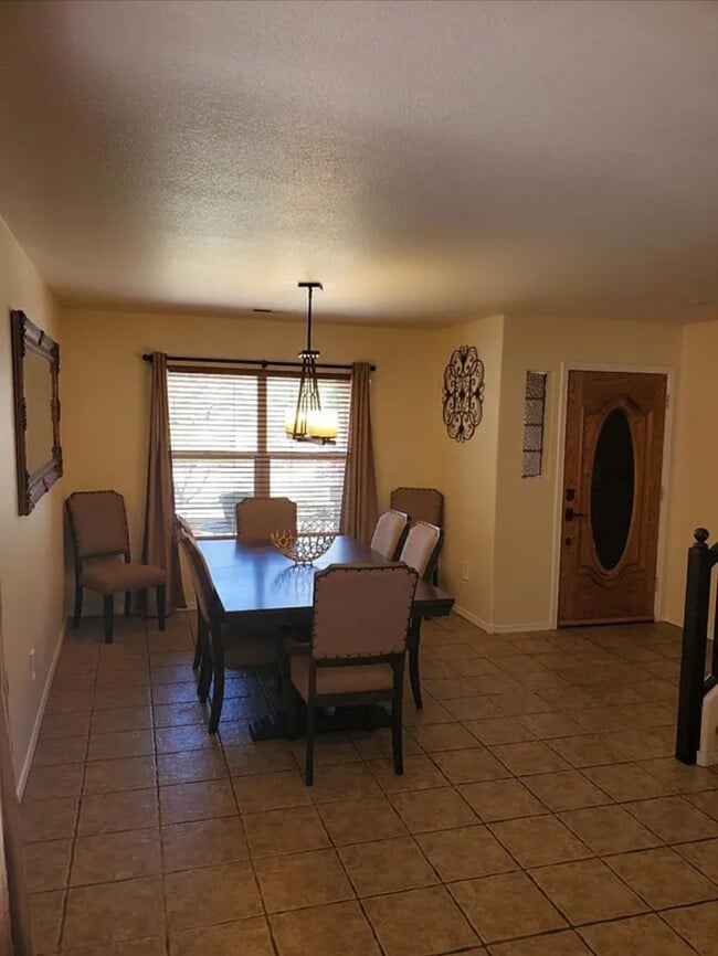 Building Photo - 7409 Sidewinder Dr NE