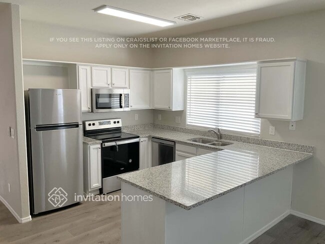 Foto del edificio - 10427 E Billings St