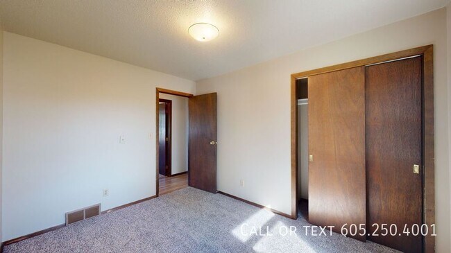 Foto del edificio - 4 Bedroom 1 Bathroom Single Family Home w/...