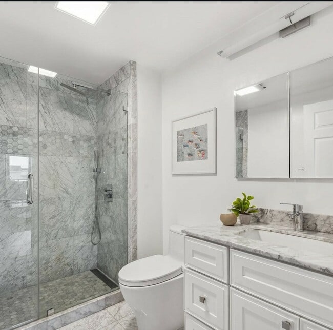 Building Photo - 3315 Fillmore St