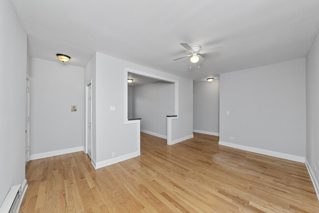 Foto del edificio - 3720 N Pine Grove Ave