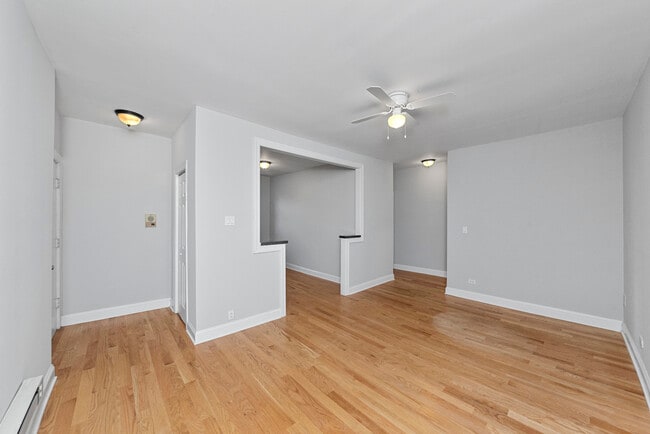 Building Photo - 3720 N Pine Grove Ave