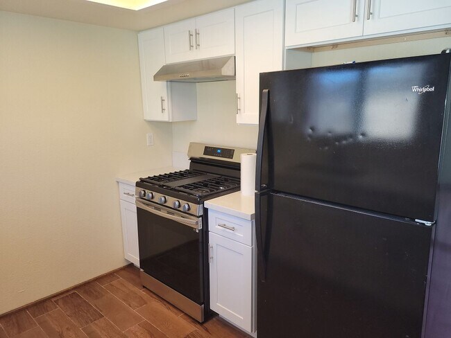 Building Photo - 2 br in Imperial beach