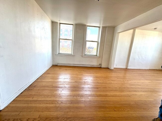 Building Photo - 3623 W North Ave