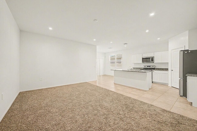 Foto del edificio - 1566 E Fletcher Dr
